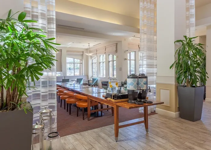 Hilton Garden Airport North Hotel 3*