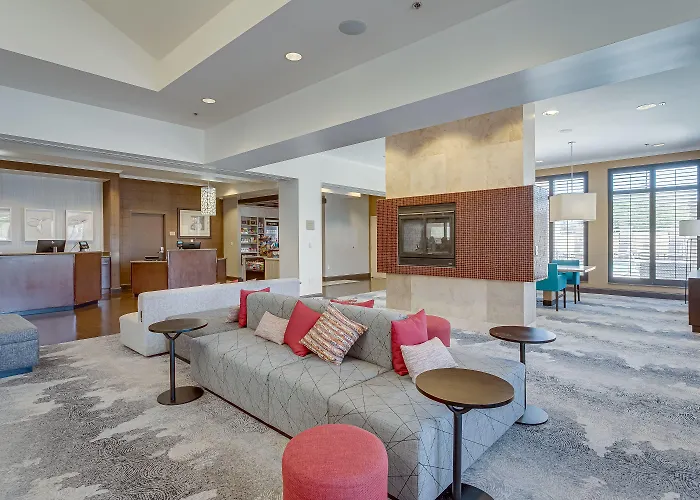 Hilton Garden Airport North Hotel 3*